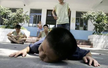 Con than: "Mẹ ơi, con bị bạn cùng lớp đánh" - phản ứng sau đó của cha mẹ cứu rỗi cuộc đời cậu bé