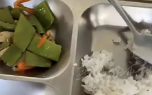 Con khoe suất ăn ở trường rất ổn, người mẹ đột xuất kiểm tra thì phát hiện sự thật đau lòng đằng sau