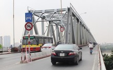 Cấm phương tiện qua cầu Chương Dương một tháng để sửa chữa hạ tầng