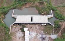 Nhìn gần dự án đường 300 tỷ đồng ở Hòa Bình chậm tiến độ, xuống cấp