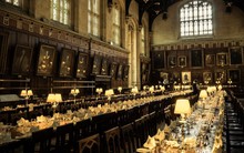 Bữa ăn cực xịn tại canteen ĐH Oxford: Được học các quy tắc chuẩn thượng lưu, nhìn quầy thức ăn mới choáng!