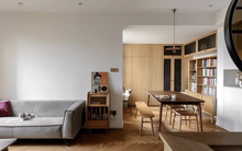 Cuộc sống về hưu đáng mơ ước: Xây nhà với nội thất gỗ tiện nghi, không phụ thuộc con cái