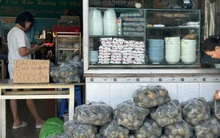 Nông dân ở Bình Dương gặp khó vì thương lái không thu mua cam sành