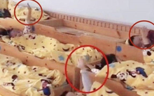 Cô giáo gửi ảnh ngủ trưa của trẻ vào nhóm phụ huynh, cha mẹ soi kĩ liền phát hiện 1 chi tiết siêu đáng yêu