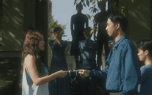 HOT: Hoàng Thùy Linh và Đen Vâu "làm đám cưới", tương tác với nhau quá tình!