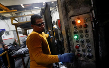 Chán nản, thậm chí tuyệt vọng với "giấc mơ Mỹ", người di cư tìm thấy miền đất hứa mới, nằm cách đó chỉ một hàng rào