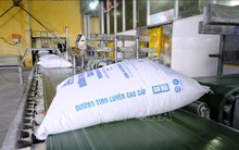 Phân giao 107.000 tấn đường cho 8 doanh nghiệp nhập khẩu
