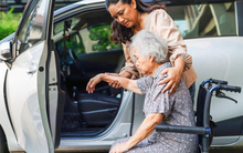 Nuôi mẹ chồng 83 tuổi suốt 20 năm, ngày bà qua đời, tôi bỗng nhận thông báo ngân hàng và 1 bài học nhớ đời