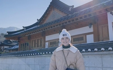 Vợ Duy Mạnh - ái nữ cựu chủ tịch CLB Sài Gòn vi vu Hàn Quốc không quên mua quà đặc biệt cho con gái rượu