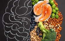 Chuyên gia thần kinh Mỹ thường ăn 8 thực phẩm này để 'trẻ hóa' não bộ, nhiều thứ có sẵn ở Việt Nam