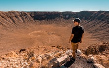 Khám phá nơi ẩn giấu miệng núi lửa va chạm lớn nhất và lâu đời nhất thế giới?