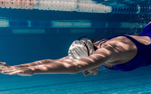 Bé gái tử vong vì nhiễm ký sinh trùng "ăn não" trong bể bơi: Nếu có 11 triệu chứng này sau khi bơi, cần đến bệnh viện ngay