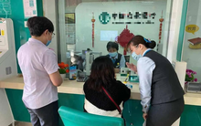 Người phụ nữ gửi tiết kiệm 65 tỷ đồng, 5 năm sau chỉ còn hơn 100 nghìn đồng: Ngân hàng từ chối trách nhiệm, một nhân viên cấp cao bị bắt giữ