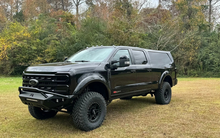 Ford F-250 độ theo cách khó tin: 4 hàng ghế, 9 chỗ ngồi, giá quy đổi dự kiến hơn 12 tỷ đồng