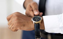 Sếp hỏi “Đồng hồ anh đeo giá bao nhiêu?”, kẻ ngốc mới nói giá thật, người EQ cao đáp khéo được lòng lãnh đạo