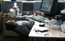 Thăng tiến là cơn ác mộng của tôi: Thêm việc thêm trách nhiệm, cống hiến 15 tiếng/ngày đến kiệt sức, trầm cảm