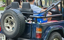 Phát hiện bất ngờ từ xe jeep chở khách ở trung tâm TP HCM