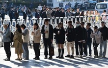 Thanh niên Trung Quốc cố bám trụ ở thành phố, thà làm shipper chứ không quay về quê hương