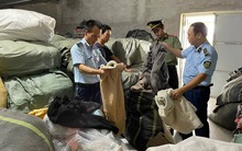 Tạm giữ 25 tấn hàng quần áo "second hand" không rõ nguồn gốc bán trên Facebook