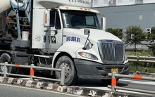 CLIP: Dải phân cách đường dẫn cao tốc TP HCM - Long Thành - Dầu Giây “mất tích” khó hiểu