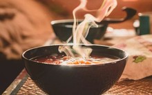 Một kiểu ăn uống 'dẫn lối' cho ung thư thực quản mà nhiều người vẫn 'vô tư' làm hàng ngày