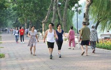 Ở tuổi 54, vị giáo sư này bắt đầu đi bộ 10.000 bước mỗi ngày và duy trì việc đó trong 18 năm: Kết quả nhận về bất ngờ!