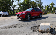 Ổ voi, ổ gà 'giăng bẫy' người dân trên tuyến đường 173 tỷ đồng ở Hà Tĩnh