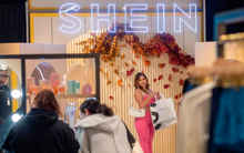 Nhà sáng lập bí ẩn của Shein - Startup ‘nguy hiểm nhất thế giới’: Ngồi ở văn phòng nhân viên cũng không nhận ra, âm thầm xây nên đế chế 60 tỷ USD khiến Zara, H&M lo sợ