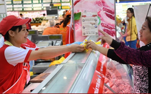 Hàng hóa Tết dồi dào, nhiều khuyến mãi