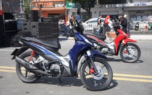 Ảnh thực tế Honda Wave RSX 2024 giá từ 22,4 triệu: Thể thao hơn, tem 3D, cạnh tranh Sirius