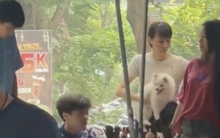 Team qua đường bắt gặp vợ chồng Đoàn Văn Hậu đi ăn sáng với mẹ vợ, chàng cầu thủ ở rể?