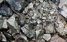 Một doanh nghiệp trên sàn bất ngờ thu về hàng trăm tỷ đồng từ loại kim loại đang được các hãng pin xe điện săn lùng