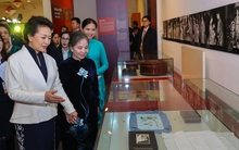 Phu nhân Tổng Bí thư Nguyễn Phú Trọng và Phu nhân Tổng Bí thư, Chủ tịch nước Trung Quốc thăm Bảo tàng Phụ nữ Việt Nam