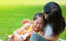 Chuyên gia giáo dục nói: Con bạn có hạnh phúc, thành đạt hay không, bố mẹ phải cho con đủ ba thứ