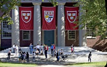 Khủng hoảng đại học Mỹ: 25 trường đóng cửa mỗi năm, sinh viên không còn muốn đi học, có nơi buộc đấu giá khuôn viên tự cứu mình