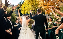 Được đặt chụp ảnh sự kiện gia đình, nhiếp ảnh gia "sốc nặng" khi đến nơi lại là đám cưới, lời giải thích của khách còn bất ngờ hơn