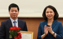 Trao quyết định của UBND TP. Hà Nội về điều động, bổ nhiệm nhân sự