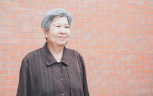 Lương 13 triệu đồng/tháng, cụ bà 69 tuổi bỏ tiền túi chu cấp cho con: Sau 6 tháng dừng hỗ trợ vì 1 điều