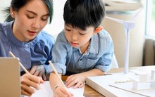 “Mẹ ơi, cái này có đắt không?”: Đừng khiến con ám ảnh chữ NGHÈO, nhưng hãy để con hiểu "TIỀN không mọc trên cây"