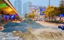 Xuyên đêm xén đảo cây xanh, vỉa hè nhằm giảm ùn tắc nút giao Ngã Tư Sở