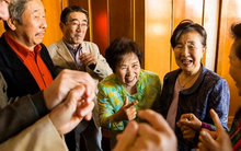 Họp lớp sau 40 năm, người phụ nữ U60 quyết định "không trở lại" thêm lần nữa: 3 lý do khiến nhiều người thất vọng