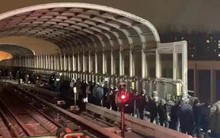 Tàu điện ngầm Bắc Kinh gặp nạn vì đường ray đóng băng, hơn 100 người bị thương