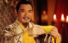 Hé lộ tiền thưởng cuối năm "siêu chênh" của quan lại Trung Quốc: Người cao ngất, người đi bán phế liệu