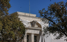 Đối phó với dự định cắt giảm lãi suất của FED, Phố Wall đổ xô vào nợ ngắn hạn