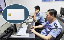 Người đàn ông dùng "thẻ ATM trắng" đi rút tiền, cảnh sát "giăng bẫy", thành công triệt phá đường dây lừa đảo xuyên biên giới 385 tội phạm sừng sỏ