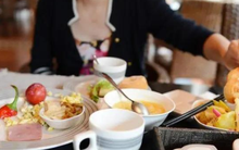 Người sống lâu không bao giờ làm 3 việc ngay lúc thức dậy, 3 việc sau bữa ăn và 3 việc trước khi đi ngủ