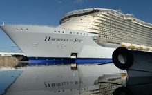 Tại sao tàu du lịch lớn nhất thế giới được mệnh danh là 'người khổng lồ ô nhiễm'?