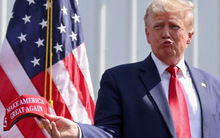 Ông Donald Trump gặp rắc rối mới