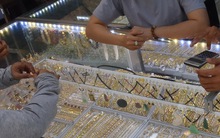 Câu hỏi nóng: Giá vàng tăng sốc đến bao giờ?