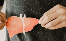 Viện sĩ với 60 năm kinh nghiệm nghiên cứu về gan tiết lộ 2 việc nên làm hàng ngày để giữ gan luôn khỏe mạnh